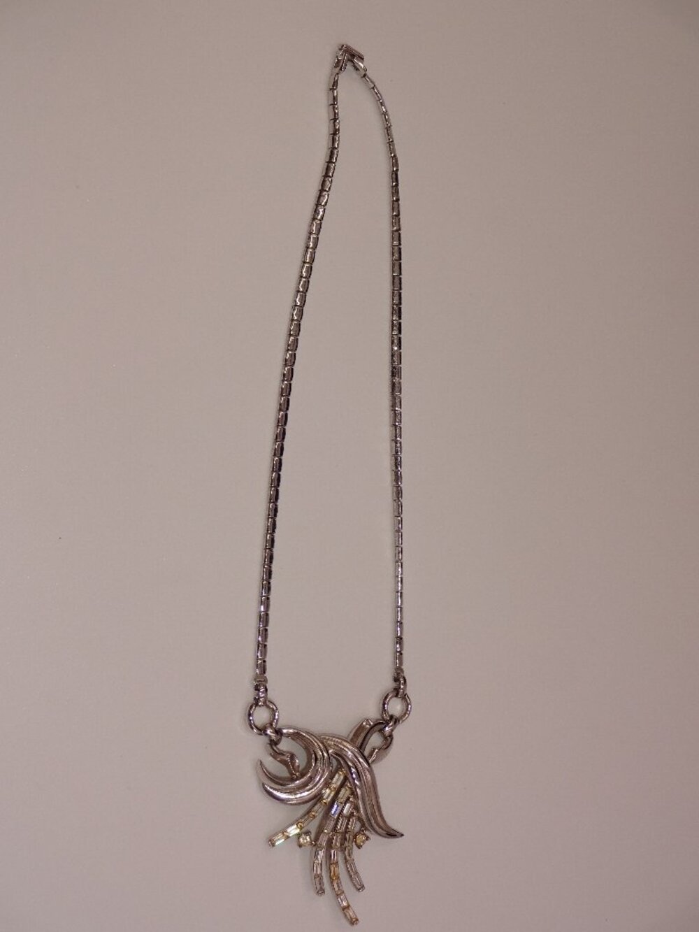 Vintage Crown Trifari Alfred Philippe Ribbon Swirl Baguette Choker Necklace USA